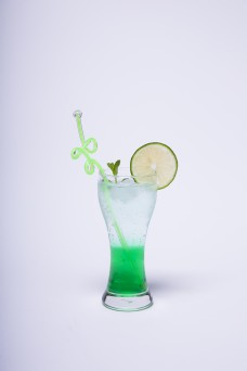 夏日清凉绿色气泡饮料3