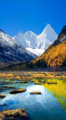 壮观的高原雪山风景图