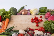 各种新鲜蔬菜及切菜板实物图摄影图1