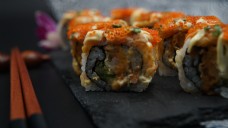 餐厅日式料理寿司卷之鱼子酱三文鱼4