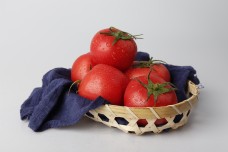 一篮子番茄西红柿白底图