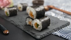 日式料理系列之三文鱼寿司卷